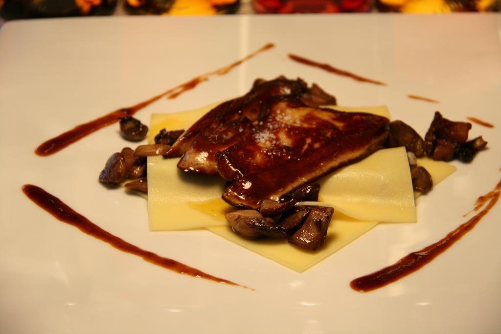 Logis Au Canard Gourmand Samatan Esterno foto